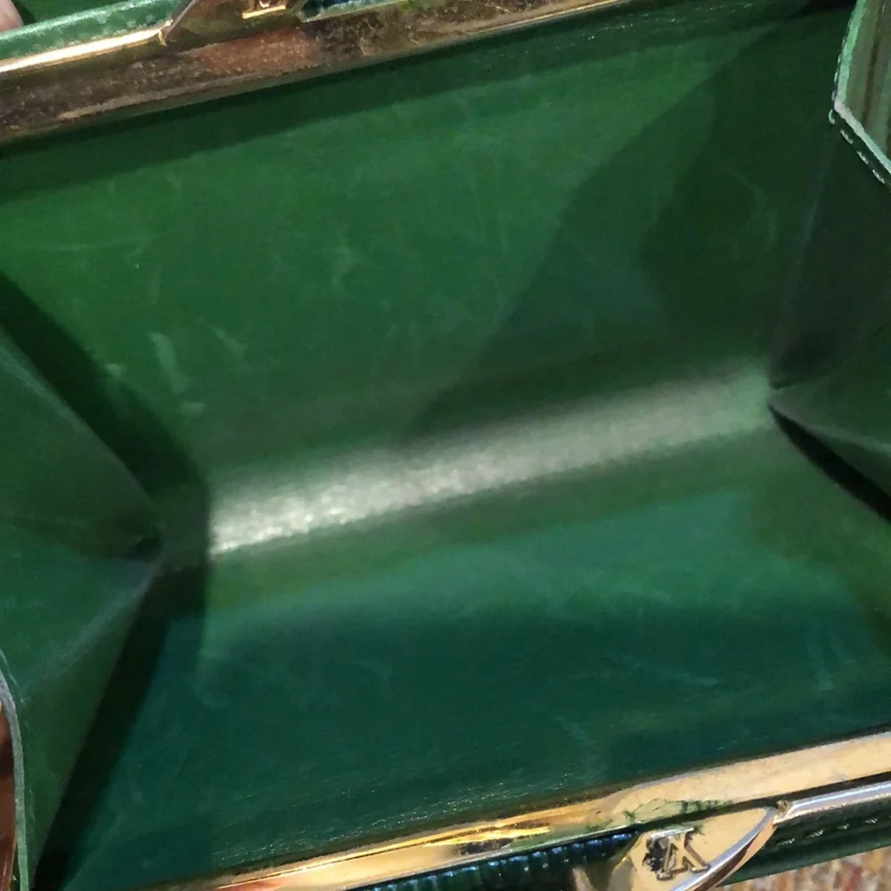 LOUIS VUITTON Green EPI Kiss Lock Wallet Porte Monnaie Viennois MI0966